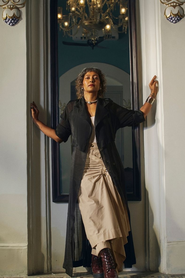 Sia Mul-Chanderi Trench in Black