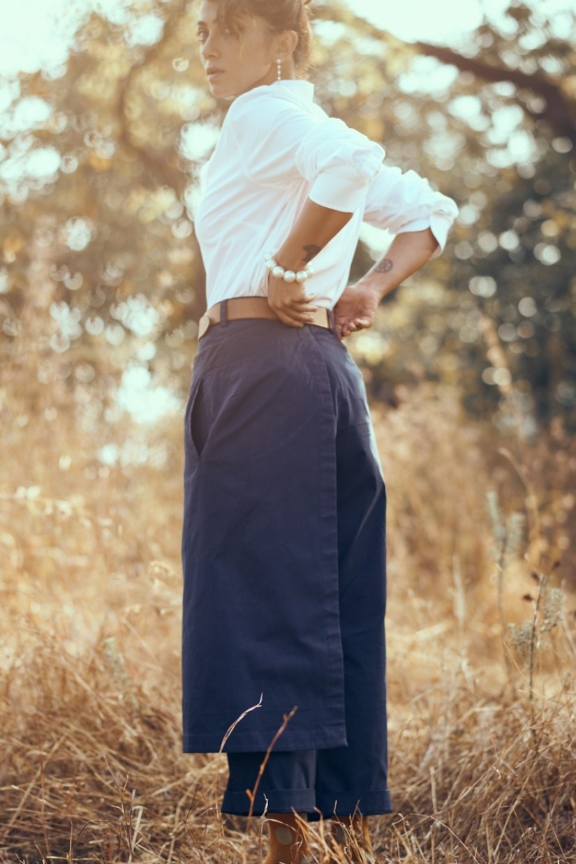 Lina Pants in Navy Blue